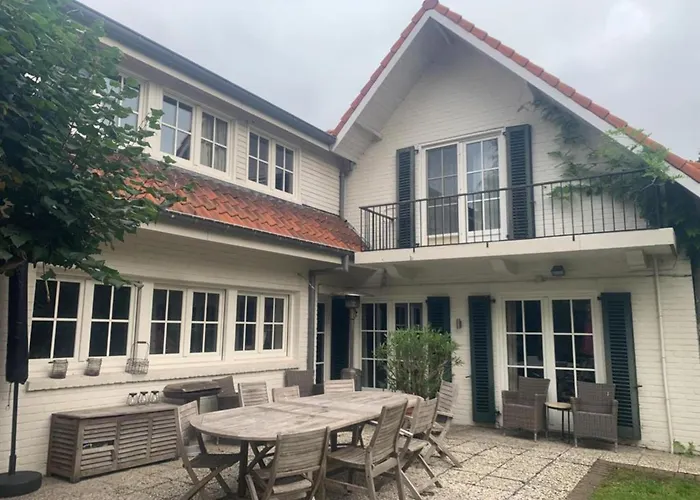 Spacious Holiday Home In The Center Of Ostend