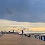 Spacious Holiday Home In The Center Of Ostend